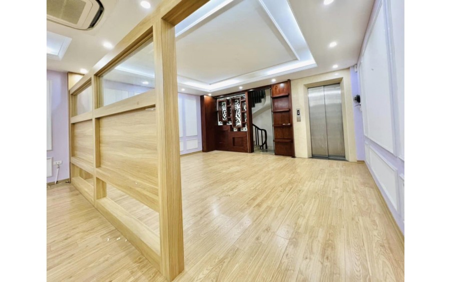 Cho thuê nhanh tòa nhà ngõ oto tránh Nguyên Hồng, 70m2 x 7 tầng, Giá 68 triệu (CTL),  kinh doanh bất chấp (trừ hàng ăn)